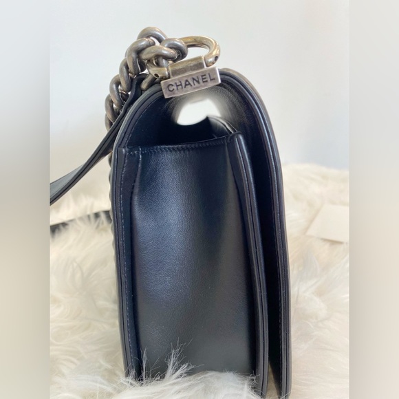 Chanel Large Boy Handbag - Picture 4 of 7